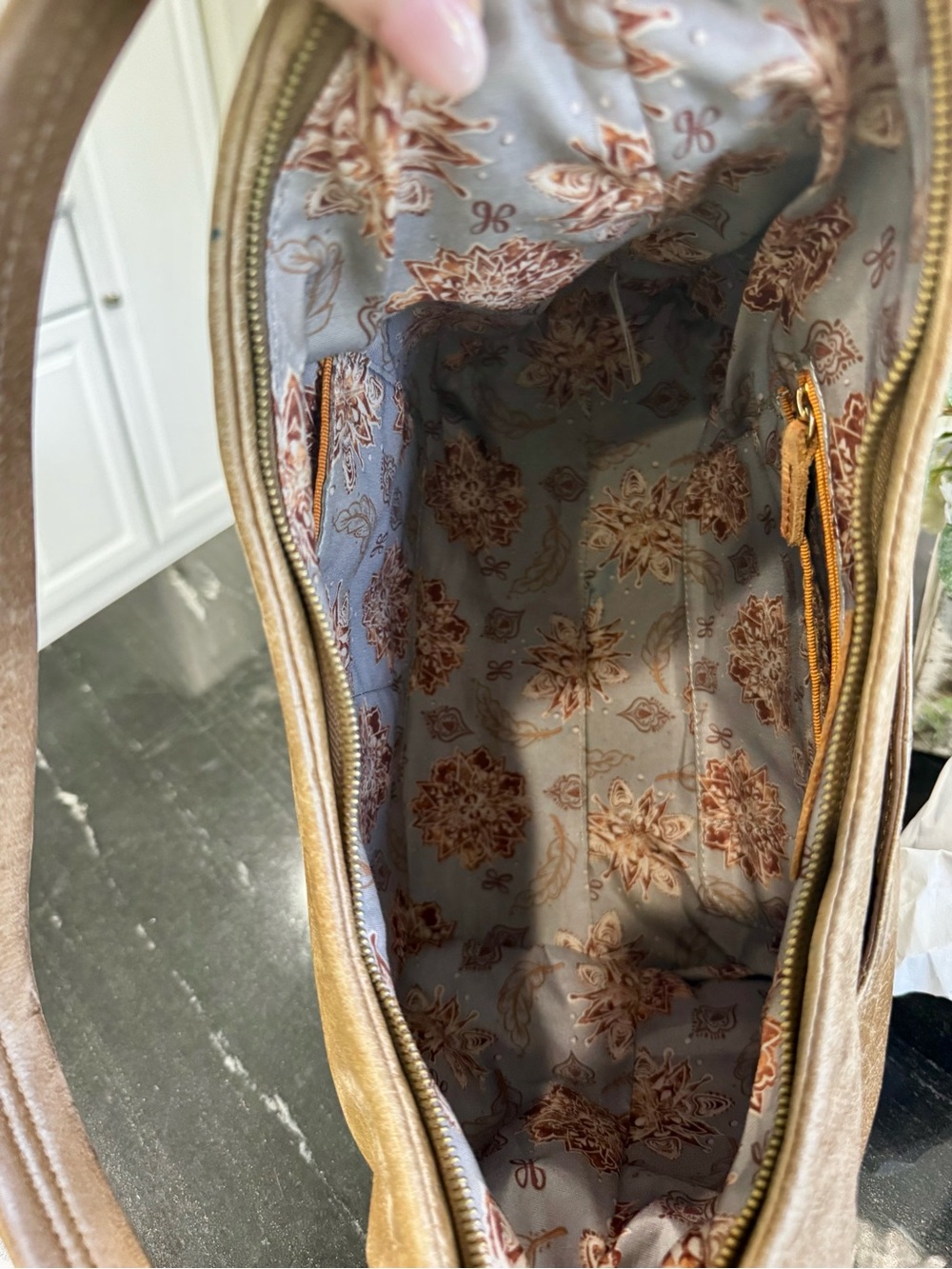 HOBO Delilah Vintage Hide Leather Shoulder Bag Brown/Taupe - Picture 8 of 13